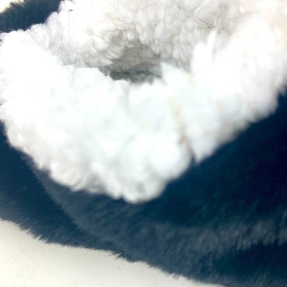 NEW * SNOOZIES Sherpa Lined Sock Slippers Non Slip  - Size 7-8 - Picture 8 of 9